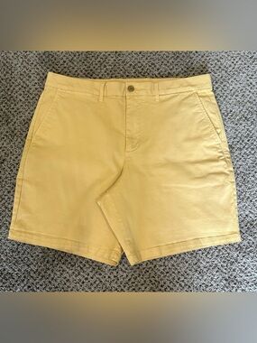 Gap Men's Deck Shorts Size 34 Classic Fit 8" Short Yellow Khaki